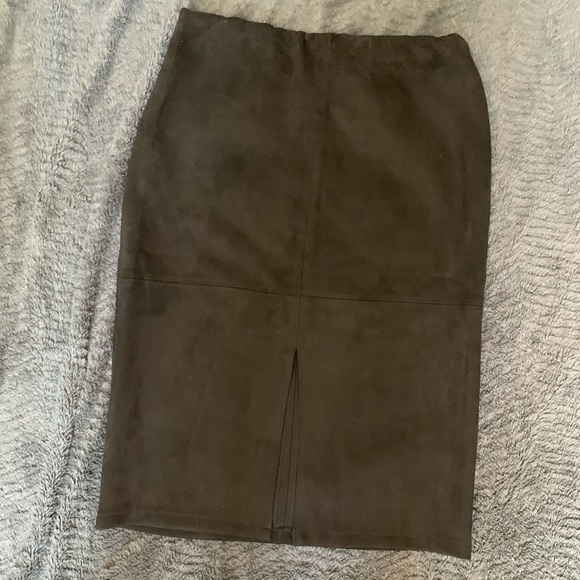 Suede pencil skirt with slit - Picture 2 of 5